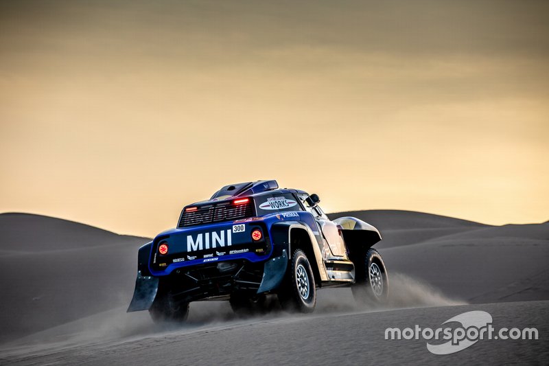 Карлос Сайнс и Лукас Крус, X-raid MINI JCW Rally Team, MINI JCW Buggy (№300)