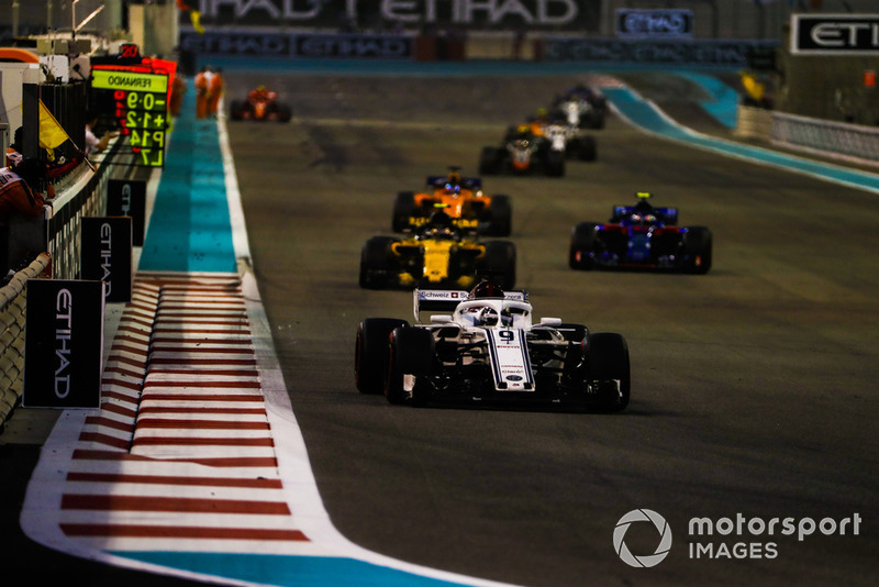 Маркус Ерікссон, Sauber C37, попереду суперників