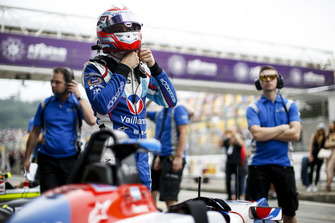 Sacha Fenestraz, Carlin