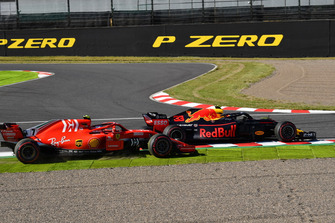 Kimi Raikkonen, Ferrari SF71H ve Max Verstappen, Red Bull Racing RB14