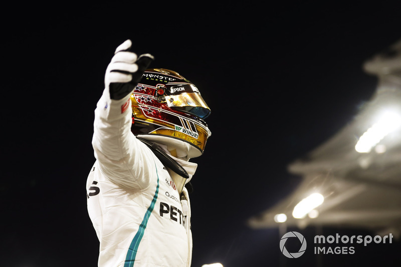 Lewis Hamilton, Mercedes AMG F1, festeggia dopo aver conquistato la pole position