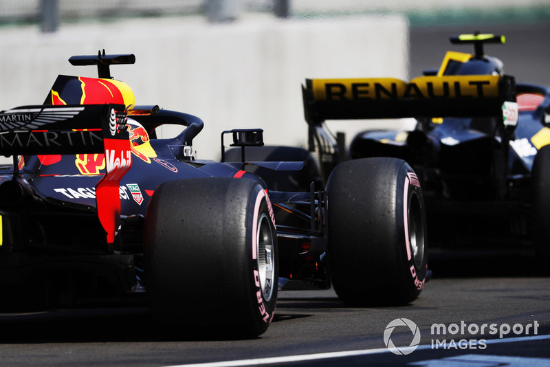 Daniel Ricciardo, Red Bull Racing RB14, follows Carlos Sainz Jr, Renault Sport F1 Team, in the pit lane