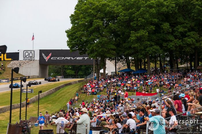 Alex Palou, Chip Ganassi Racing Honda, Josef Newgarden, Team Penske Chevrolet, Kevin Magnussen, Arrow McLaren SP Chevrolet, Oliver Askew, Ed Carpenter Racing Chevrolet, fans
