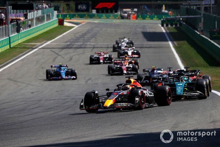 Max Verstappen, Red Bull Racing RB18, Lance Stroll, Aston Martin AMR22, Charles Leclerc, Ferrari F1-75