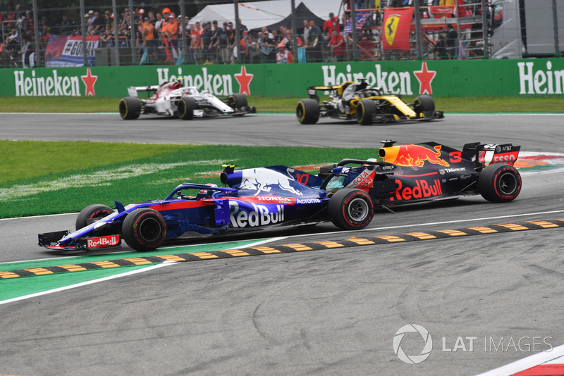 Brendon Hartley, Scuderia Toro Rosso STR13 y Daniel Ricciardo, Red Bull Racing RB14