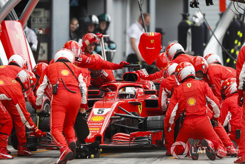Sebastian Vettel, Ferrari SF71H, pits