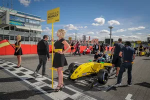 Starting grid, Max Fewtrell, R-Ace GP