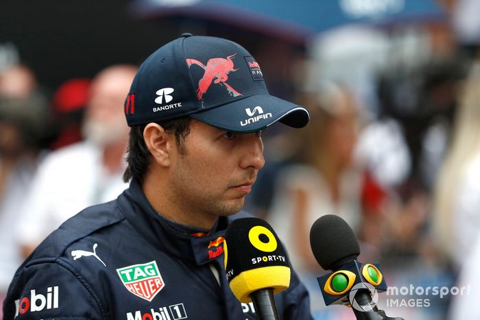 Sergio Pérez, Red Bull Racing, es entrevistado tras la clasificación