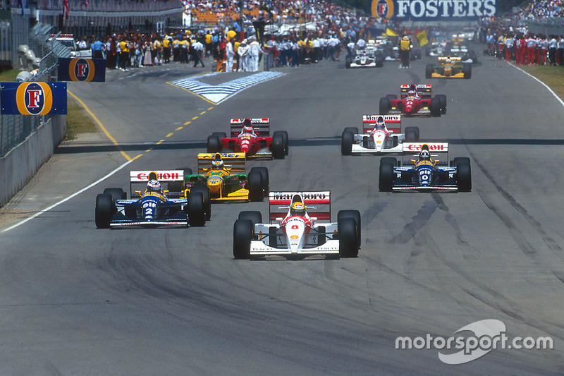Von seiner einzigen Pole 1993 führt Senna vor Alain Prost ...