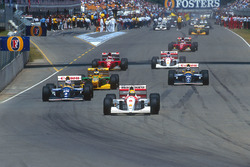 Ayrton Senna, McLaren devant Alain Prost, Williams; Michael Schumacher, Benetton; Damon Hill, Williams; Gerhard Berger, Ferrari; Mika Hakkinen McLaren et Jean Alesi, Ferrari au départ du tour de formation