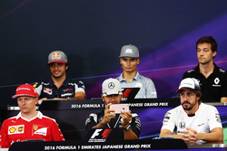 La Conferencia de prensa FIA (desde la fila posterior (de izquierda a derecha)): Carlos Sainz Jr., S