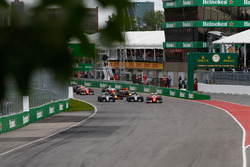 Lewis Hamilton, Mercedes AMG F1 W07 Hybrid and team mate Nico Rosberg, Mercedes AMG F1 W07 Hybrid at