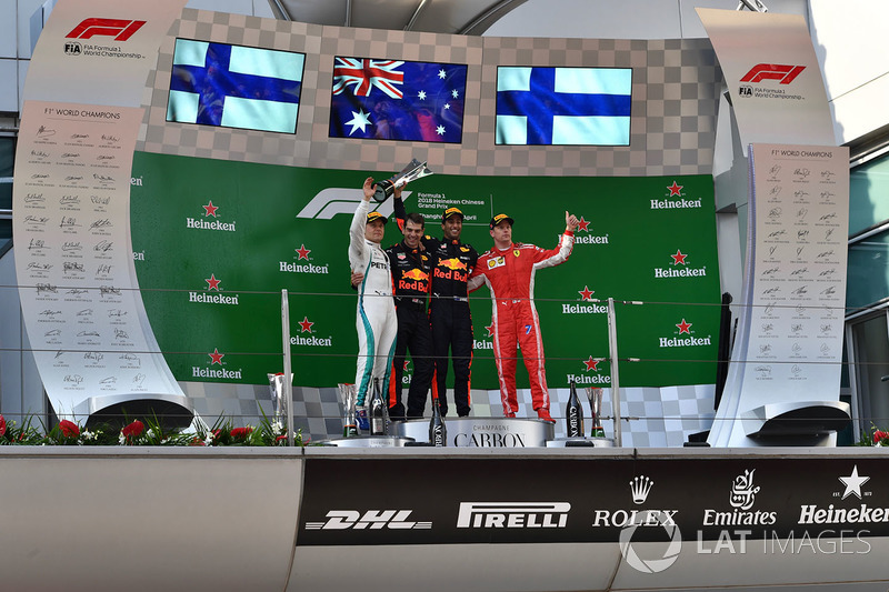 Racewinnaar Daniel Ricciardo, Red Bull Racing, tweede plaats Valtteri Bottas, Mercedes-AMG F1, derde