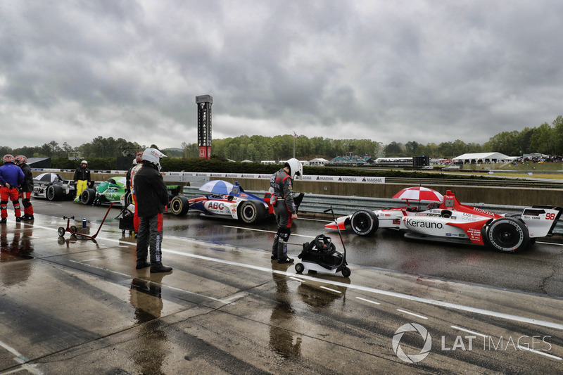 Cars stopped on pit lane under the red flag, Marco Andretti, Herta - Andretti Autosport Honda