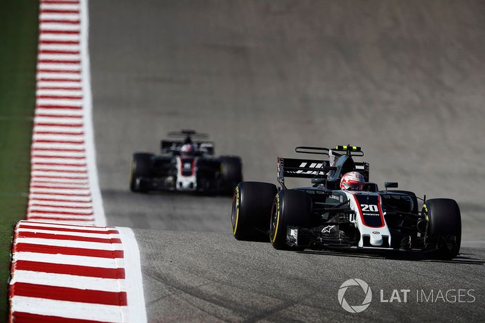 Kevin Magnussen, Haas F1 Team VF-17, Romain Grosjean, Haas F1 Team VF-17