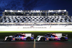 #23 United Autosports Ligier LMP2: Phil Hanson, Lando Norris, Fernando Alonso, #32 United Autosports