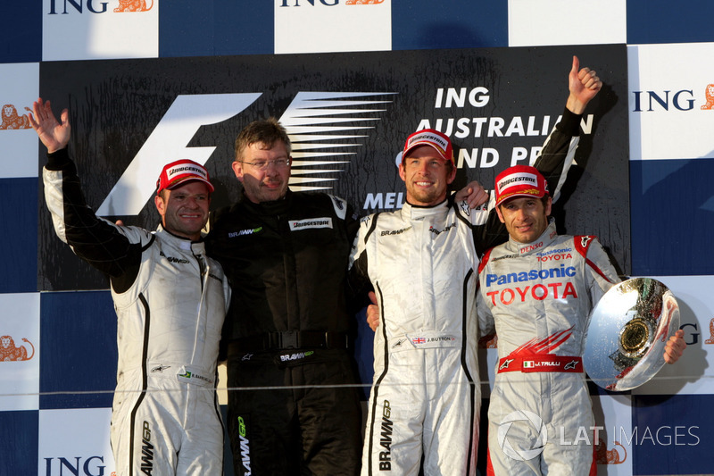 Podium: tweede Rubens Barrichello, Brawn GP, Ross Brawn, teambaas Brawn GP, Jenson Button, Brawn GP,