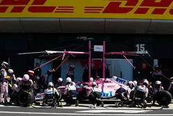 Esteban Ocon, Force India VJM11, maakt een pitstop