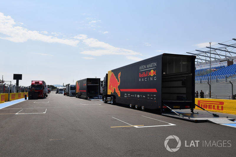 Трейлеры Red Bull Racing