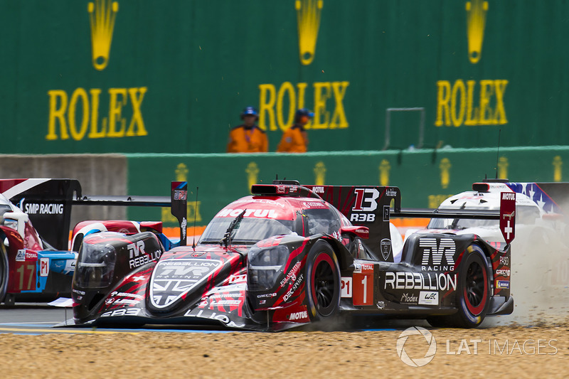 #1 Rebellion Racing Rebellion R-13: Andre Lotterer met een loszittende neus