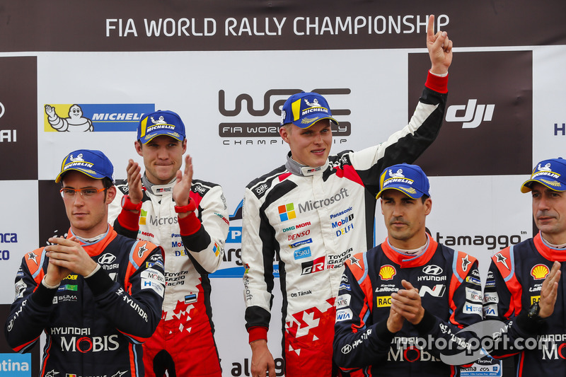 Podio: i vincitori Ott Tanak, Martin Järveoja, Toyota Gazoo Racing, al secondo posto Thierry Neuville, Nicolas Gilsoul, Hyundai Motorsport, al terzo posto Dani Sordo, Carlos del Barrio, Hyundai Motorsport