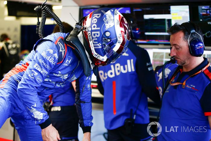Pierre Gasly, Toro Rosso, sube al coche