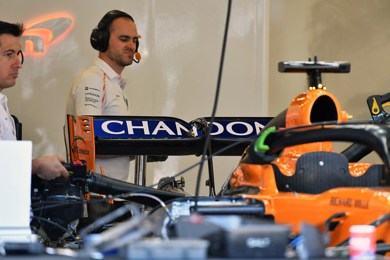 Заднее антикрыло McLaren MCL33