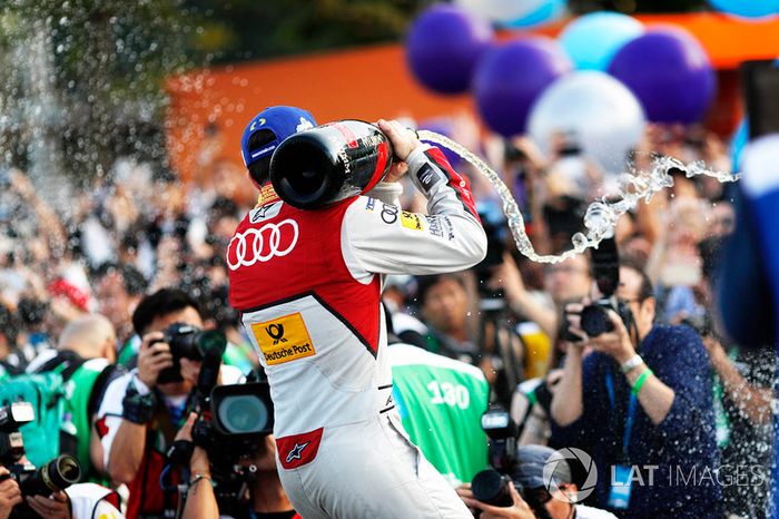 Podium: race winner Daniel Abt, Audi Sport ABT Schaeffler