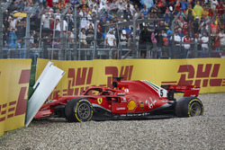 Sebastian Vettel, Ferrari SF71H, va a sbattere