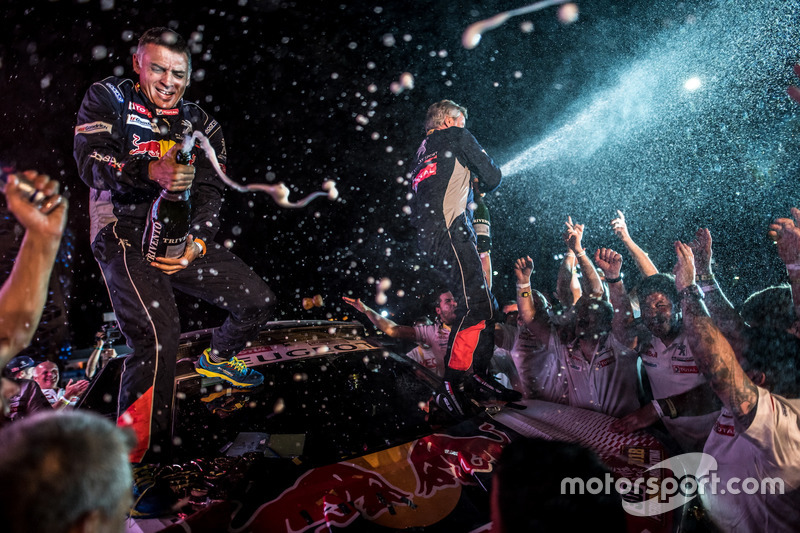 Ganador #303 Peugeot Sport Peugeot 3008 DKR: Carlos Sainz, Lucas Cruz