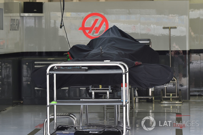 Haas F1 Team VF-18, kondisi tertutup