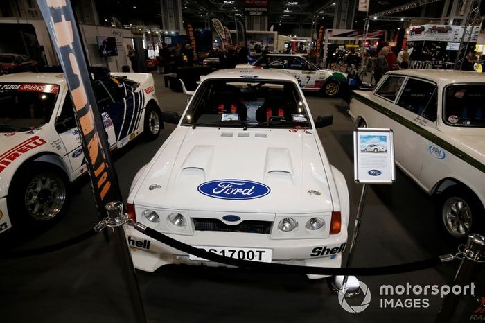 Los coches de rally se exhiben en el salón Autosport