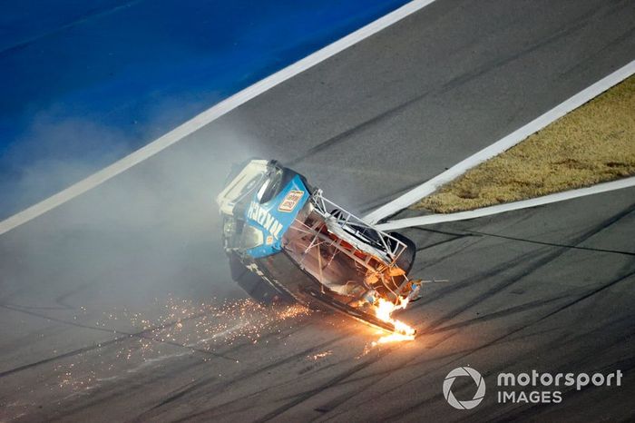 El accidente de Ryan Newman, Roush Fenway Racing, Ford Mustang Koch Industries en la última vuelta
