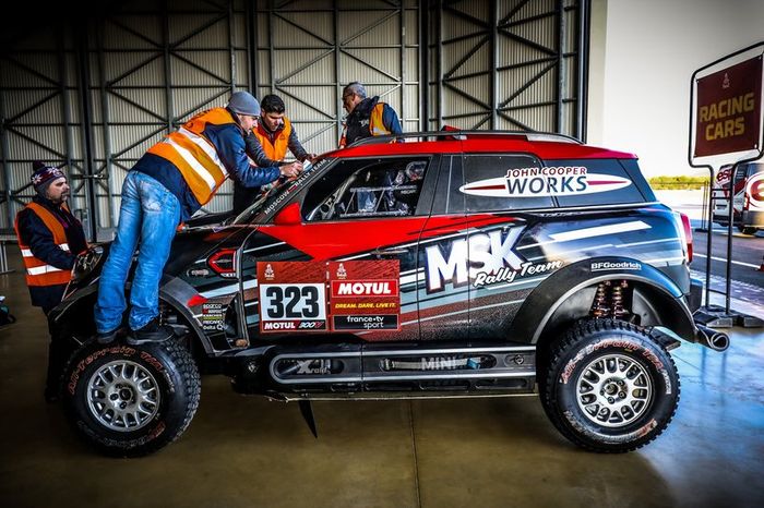 Verificaciones en Paul Ricard antes del embarque del Dakar 2020