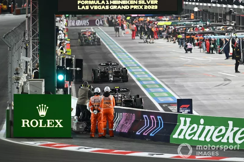 Zhou Guanyu, Alfa Romeo C43, Valtteri Bottas, Alfa Romeo C43, in the pit lane