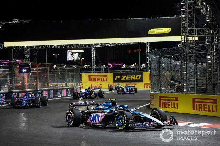 Pierre Gasly, Alpine A523, Alex Albon, Williams FW45, Logan Sargeant, Williams FW45