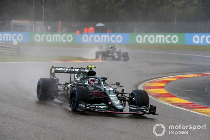 Sebastian Vettel, Aston Martin AMR21, Pierre Gasly, AlphaTauri AT02