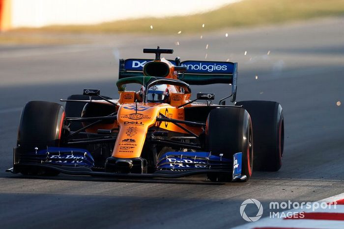 Carlos Sainz Jr., McLaren MCL34 sparks