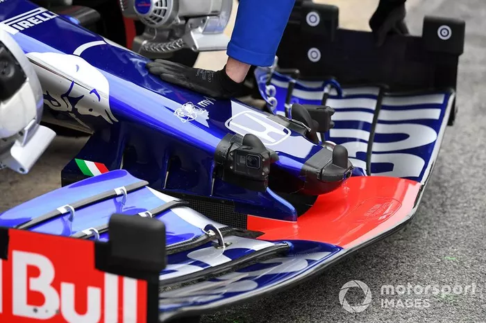El morro del Scuderia Toro Rosso STR14 con sensores aerodinámicos