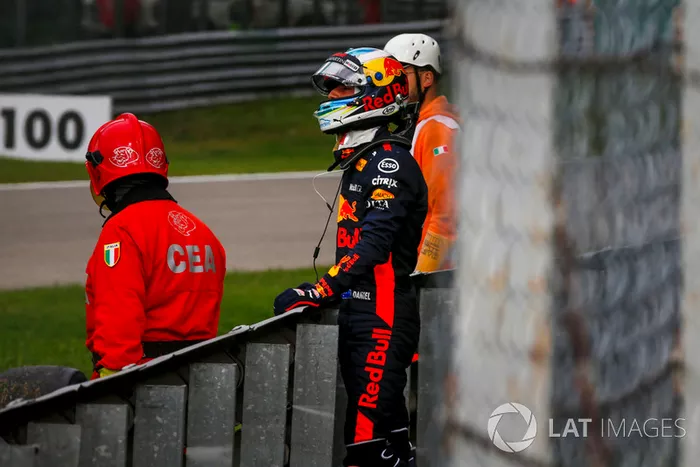Daniel Ricciardo, Red Bull Racing, abandona