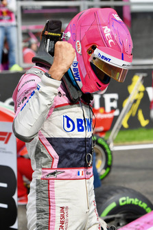 Esteban Ocon, Racing Point Force India F1 Team, dans le parc fermé