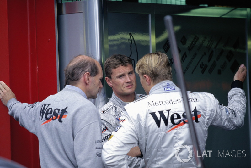 David Coulthard ve Adrian Newey ve Mika Hakkinen