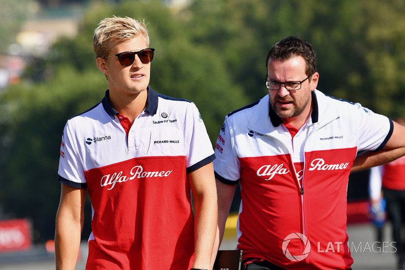 Marcus Ericsson, Sauber walks the track