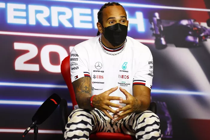 Lewis Hamilton, Mercedes durante la conferencia de prensa