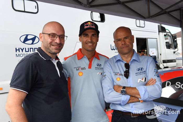 Matteo Ballarin, presidente de WithU, Dani Sordo, Andrea Adamo Director Hyundai Motorsport