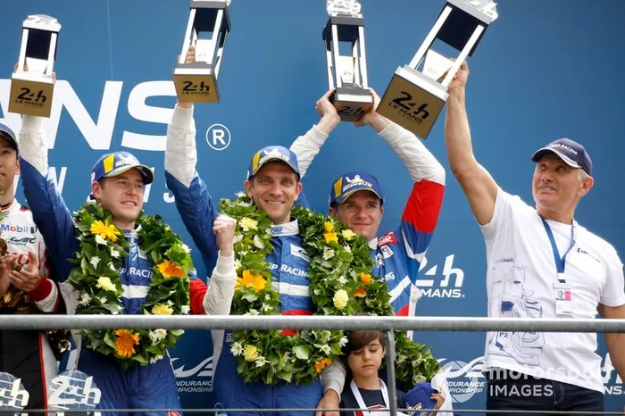Podio: #11 SMP Racing BR Engineering BR1: Mikhail Aleshin, Vitaly Petrov, Stoffel Vandoorne