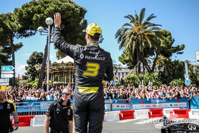 Demostración de Daniel Ricciardo en las calles de Niza, Francia