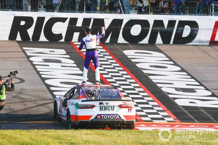 Ganador Denny Hamlin, Joe Gibbs Racing, FedEx Express Toyota Camry