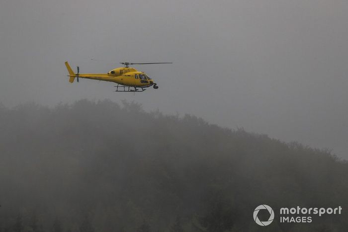 Un helicóptero sobrevuela el circuito