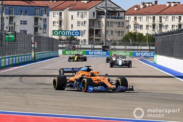 Carlos Sainz Jr., McLaren MCL35, George Russell, Williams FW43, Antonio Giovinazzi, Alfa Romeo Racing C39, Esteban Ocon, Renault F1 Team R.S.20